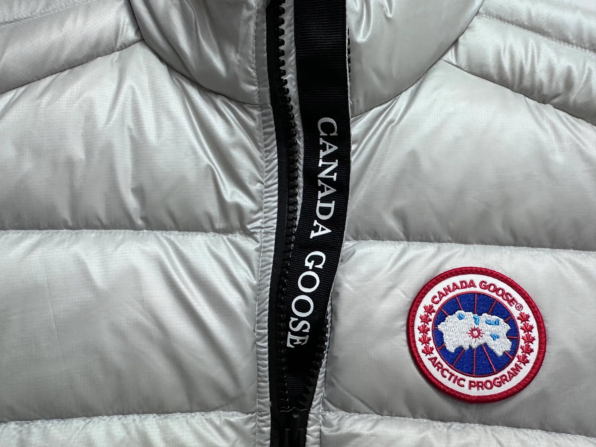 P560 [Canada Goose] CROFTON light down vest R water-repellent treatment Winall windproof fabric 700-fill down capacity Original molding Detailed production The upper body effect is stunning Exclusively available on the Xiaohongshu purchasing platform The highest version on the market Code number: XS-XXL